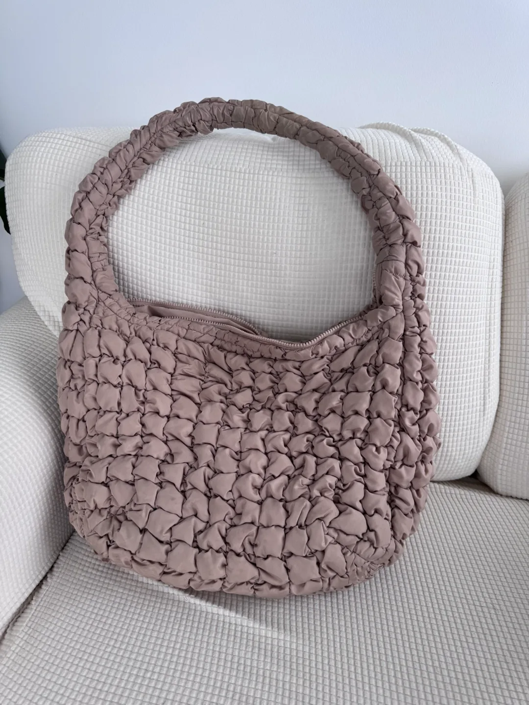 COS quilted oversized Bag - baige thumbnail