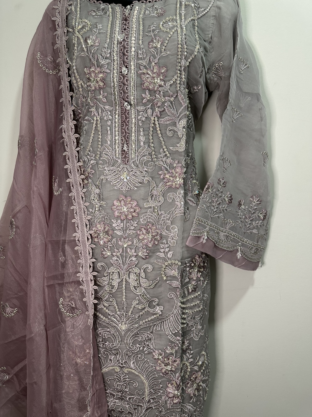 Embroidered Pakistani suit - photo 2