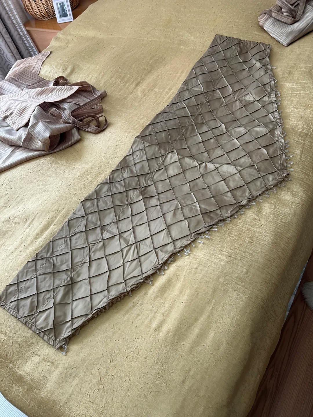Top window curtain with beads thumbnail