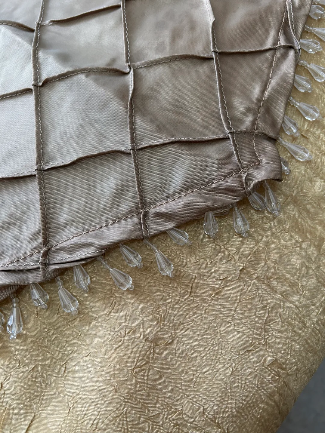 Top window curtain with beads image indicator(2)