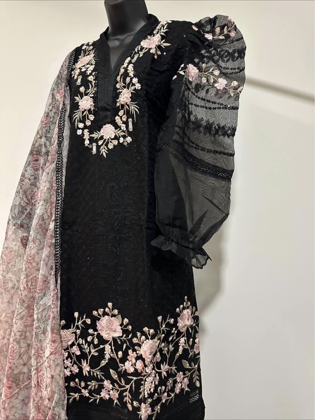 Embroidered Black suit & Dupatta - photo 2