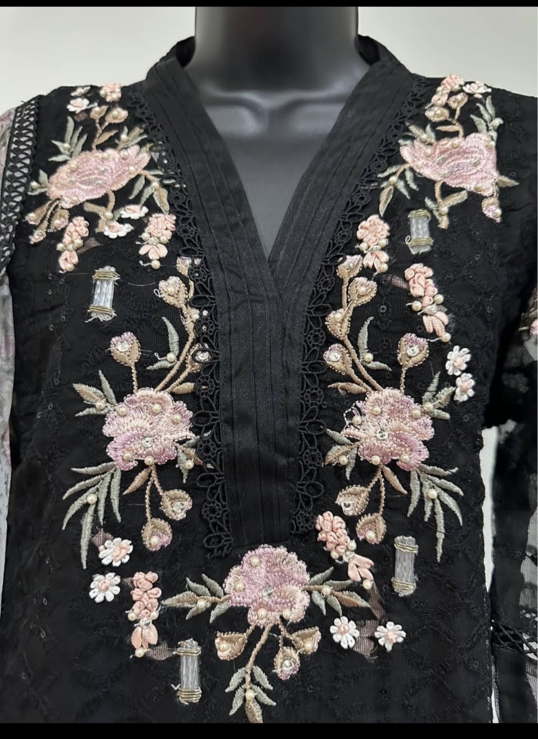 Embroidered Black suit & Dupatta - photo 3