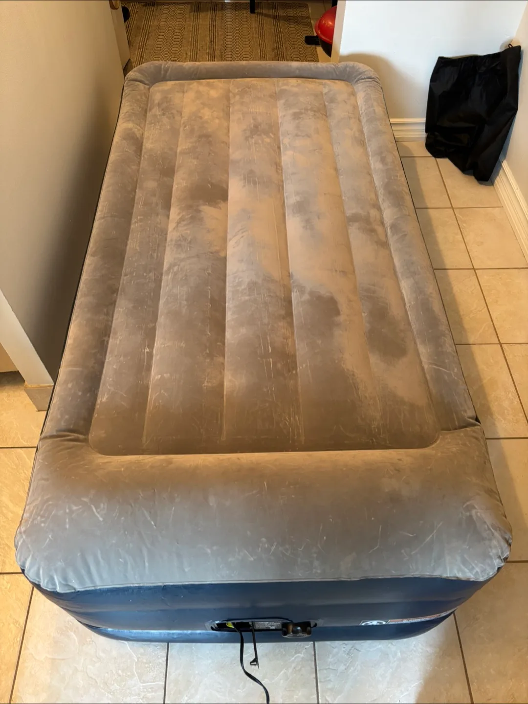 Double high twin Air Mattress W/Bedding thumbnail