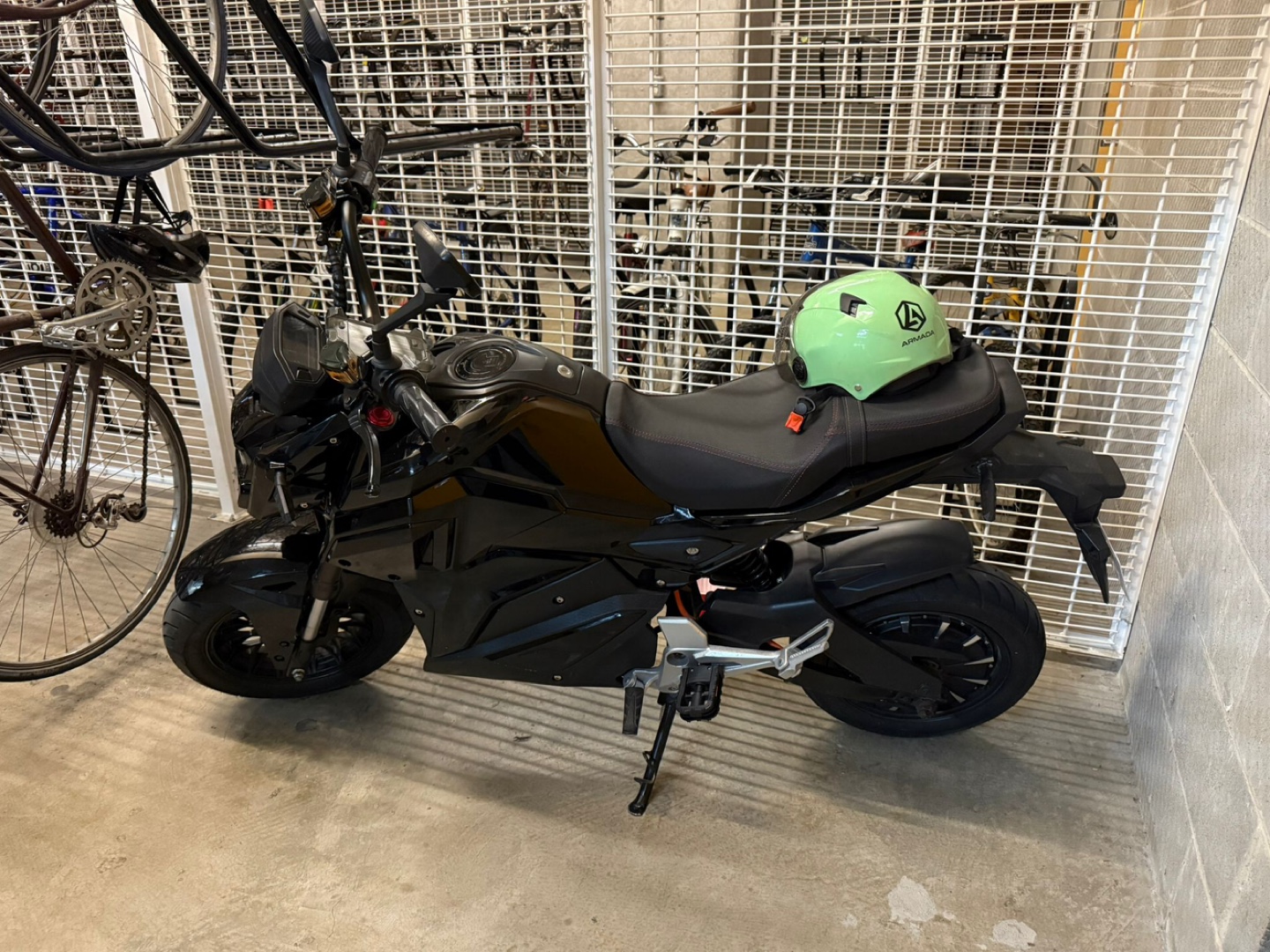 Armada Black e-motorcycle, e-bike