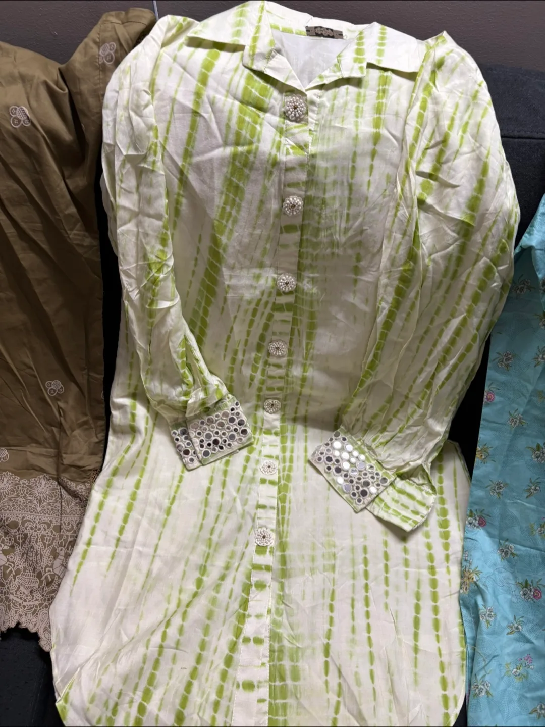 Set of shirts image indicator(2)