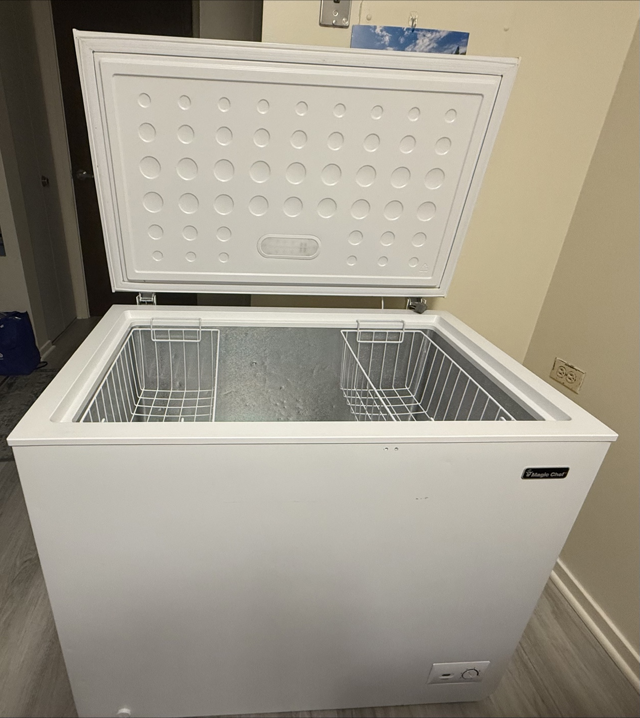 Magic Chef 8.7 cu ft deep freezer