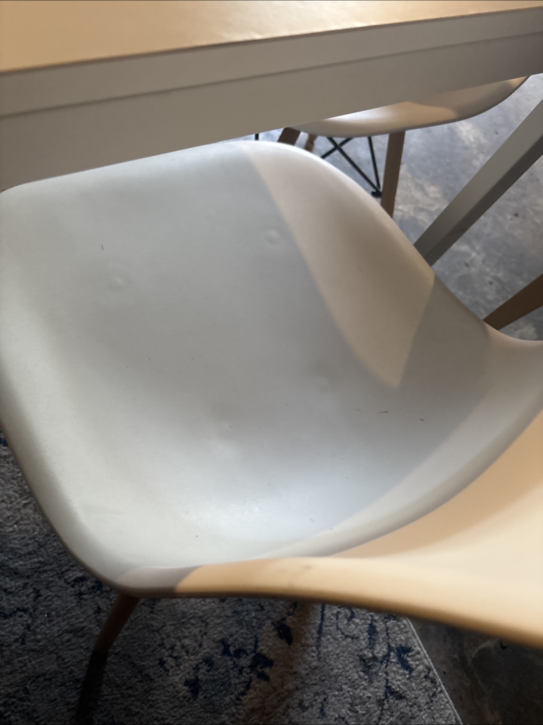 3 white chairs and white table 29x 29 - photo 5