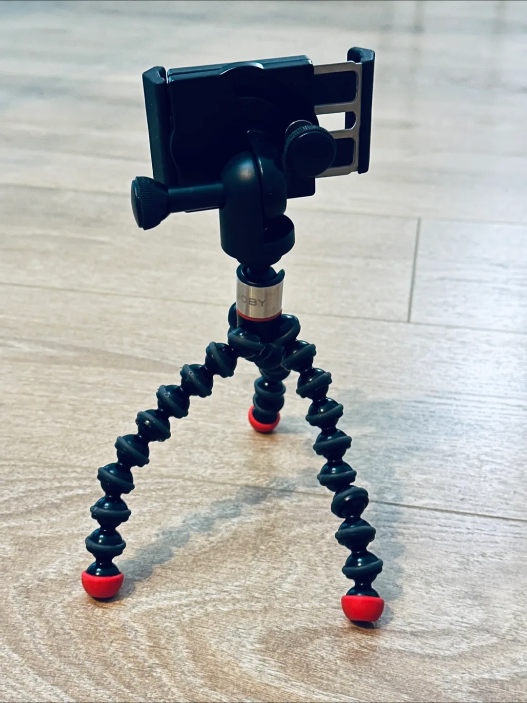 Joby Magnetic 325 Gorillapod for camera or phone thumbnail