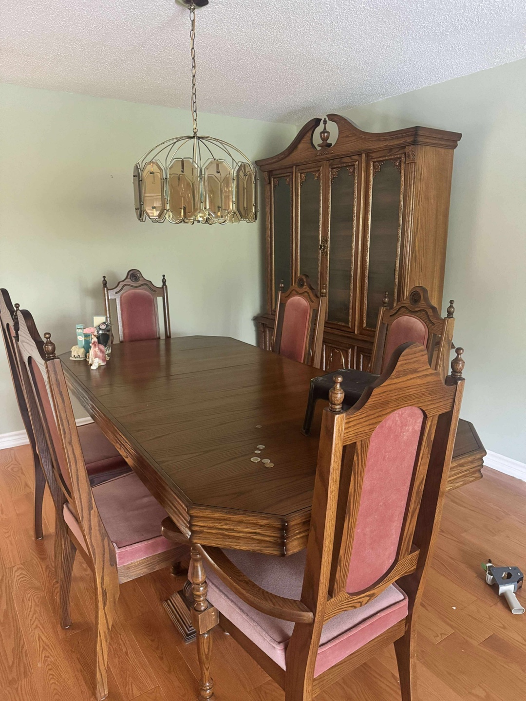 Classic hutch with dining set - photo 2