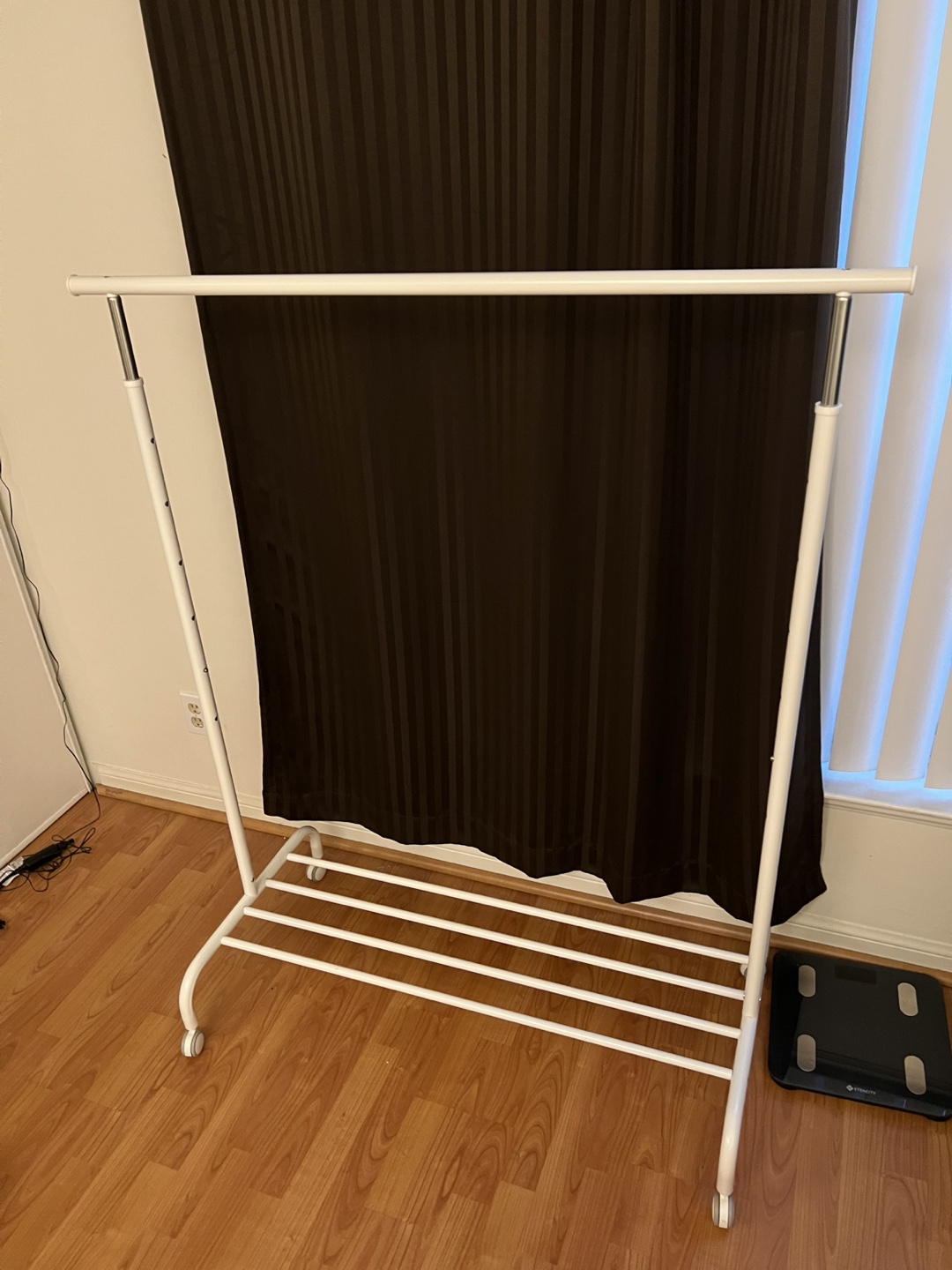 IKEA RIGGA White clothing rack - photo 2