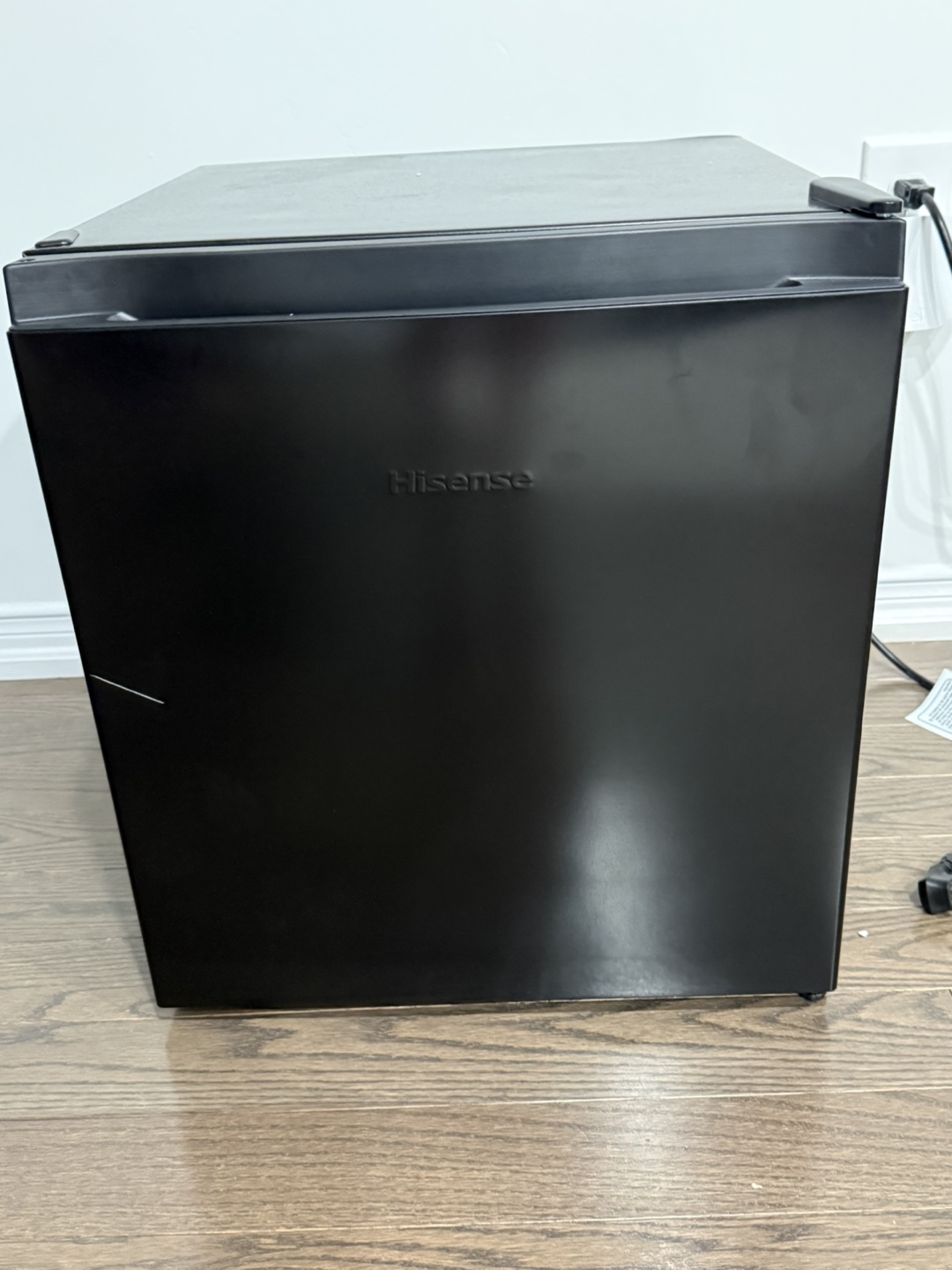Hisense Mini Fridge-Brand New - photo 2