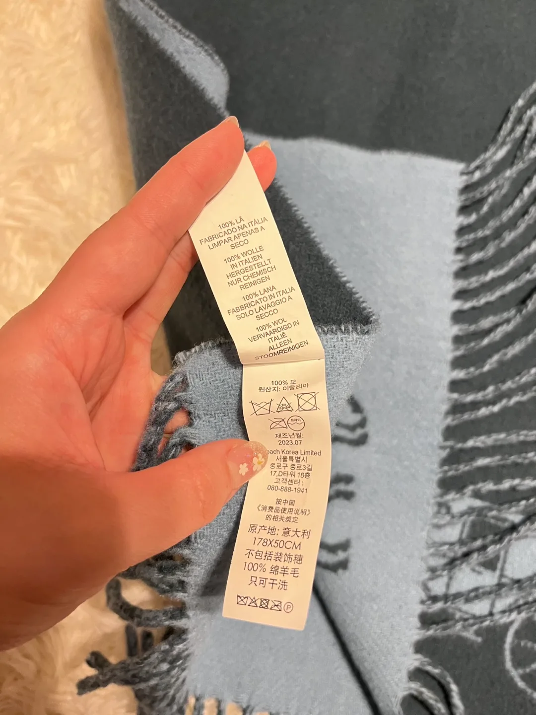 Coach 100% wool Scarf with Horse and Carriage Design image indicator(5)