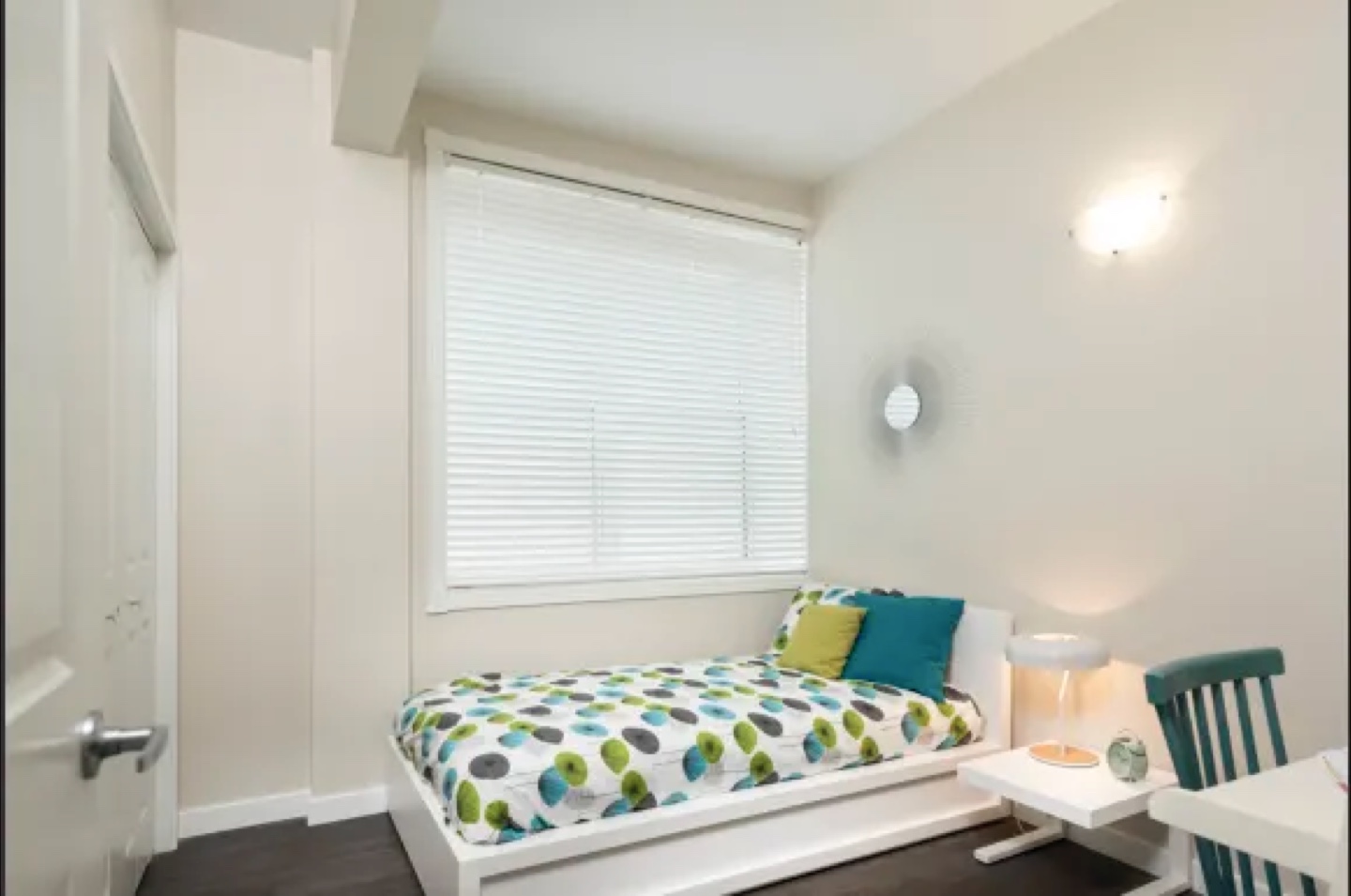 2 BEDROOM 1 BATH - APARTMENT FOR SUBLET - photo 4