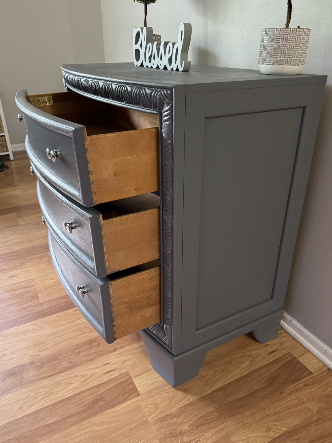 ✨🩶Beautiful solid wood dresser🩶✨ - photo 4