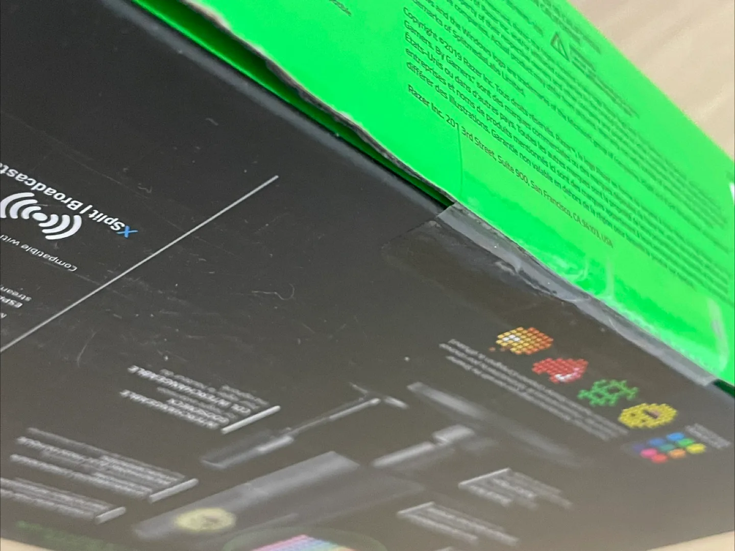 Razer Seiren Emote, USB Microphone for Streaming. Sealed Box. image indicator(3)