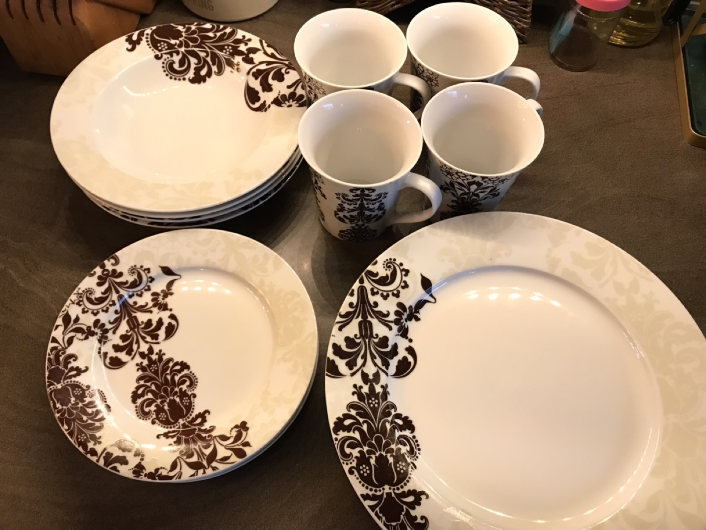 Stokes floral pattern dish set - photo 2