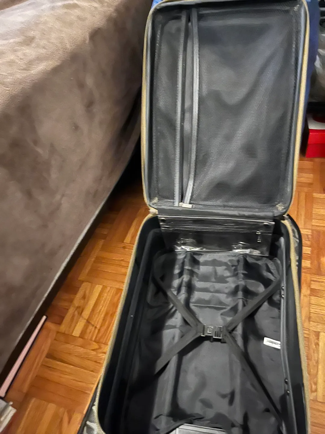 Rolling Suitcase image indicator(4)