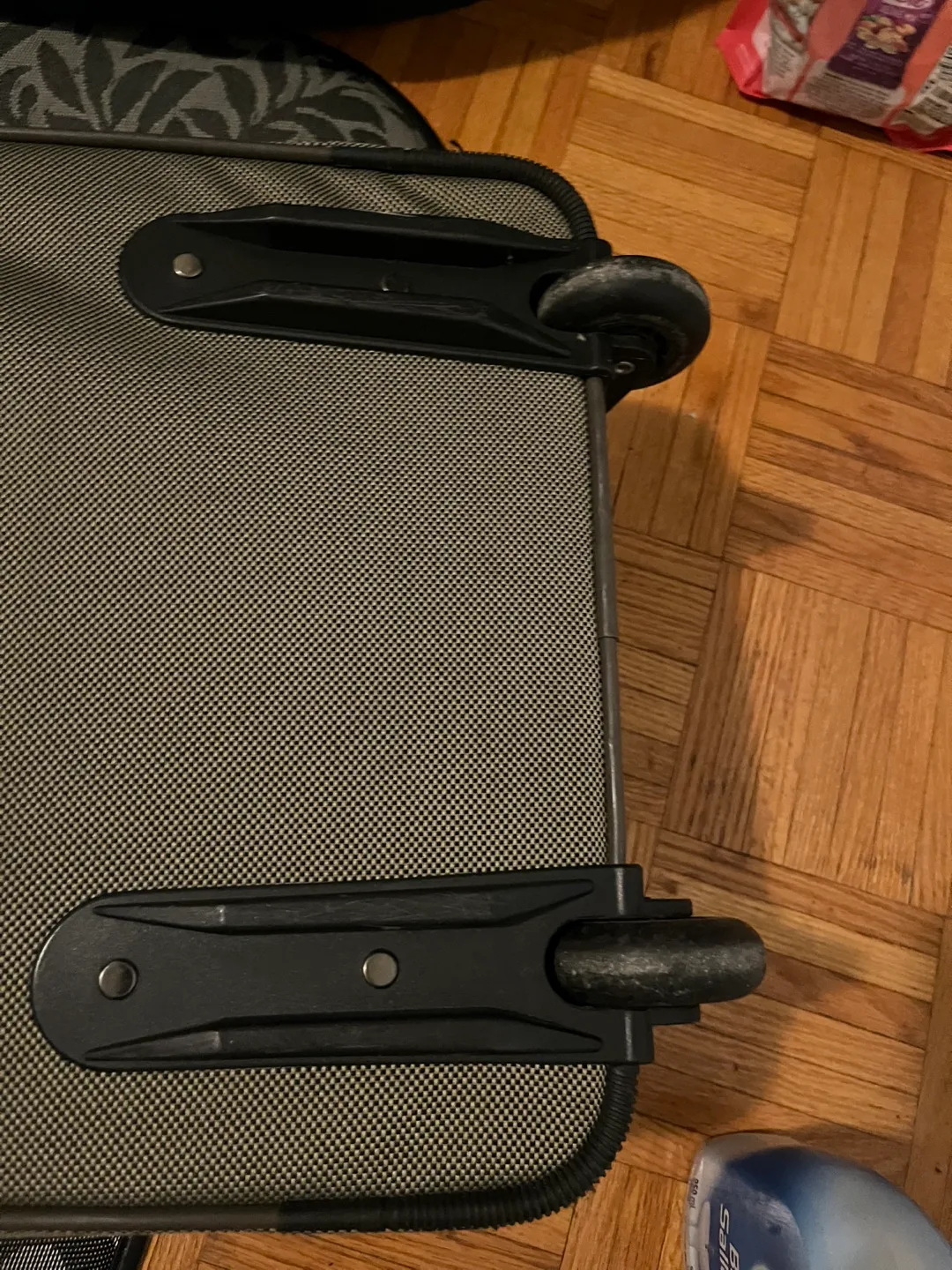 Rolling Suitcase image indicator(3)