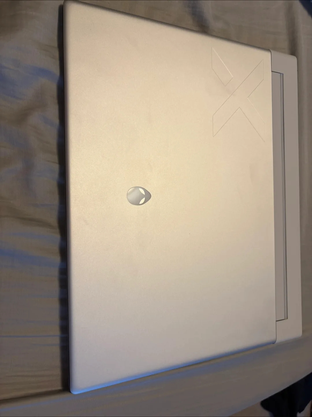 Alienware x16 Laptop thumbnail