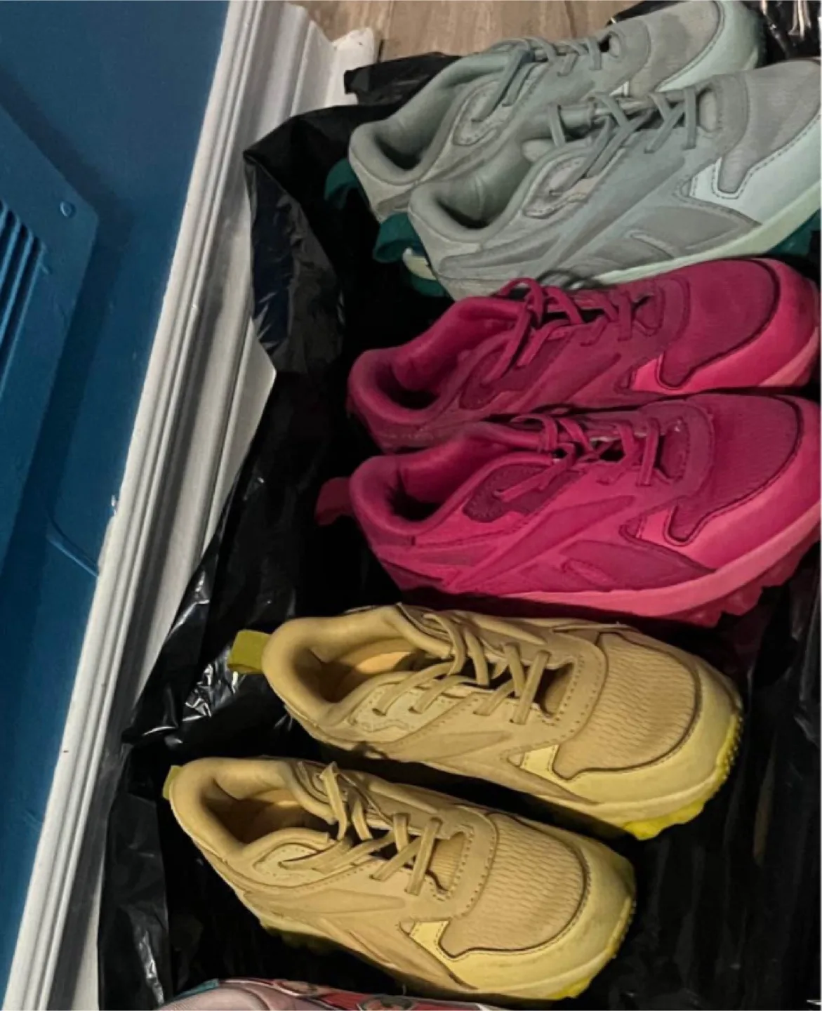 Assorted Sneakers image indicator(2)