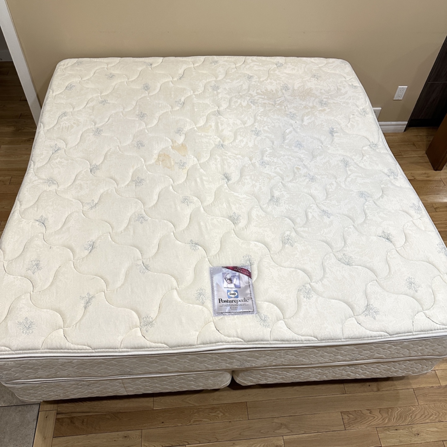 Sealy King Size Bed Set with Split Boxsprings (CAN DELIVER)