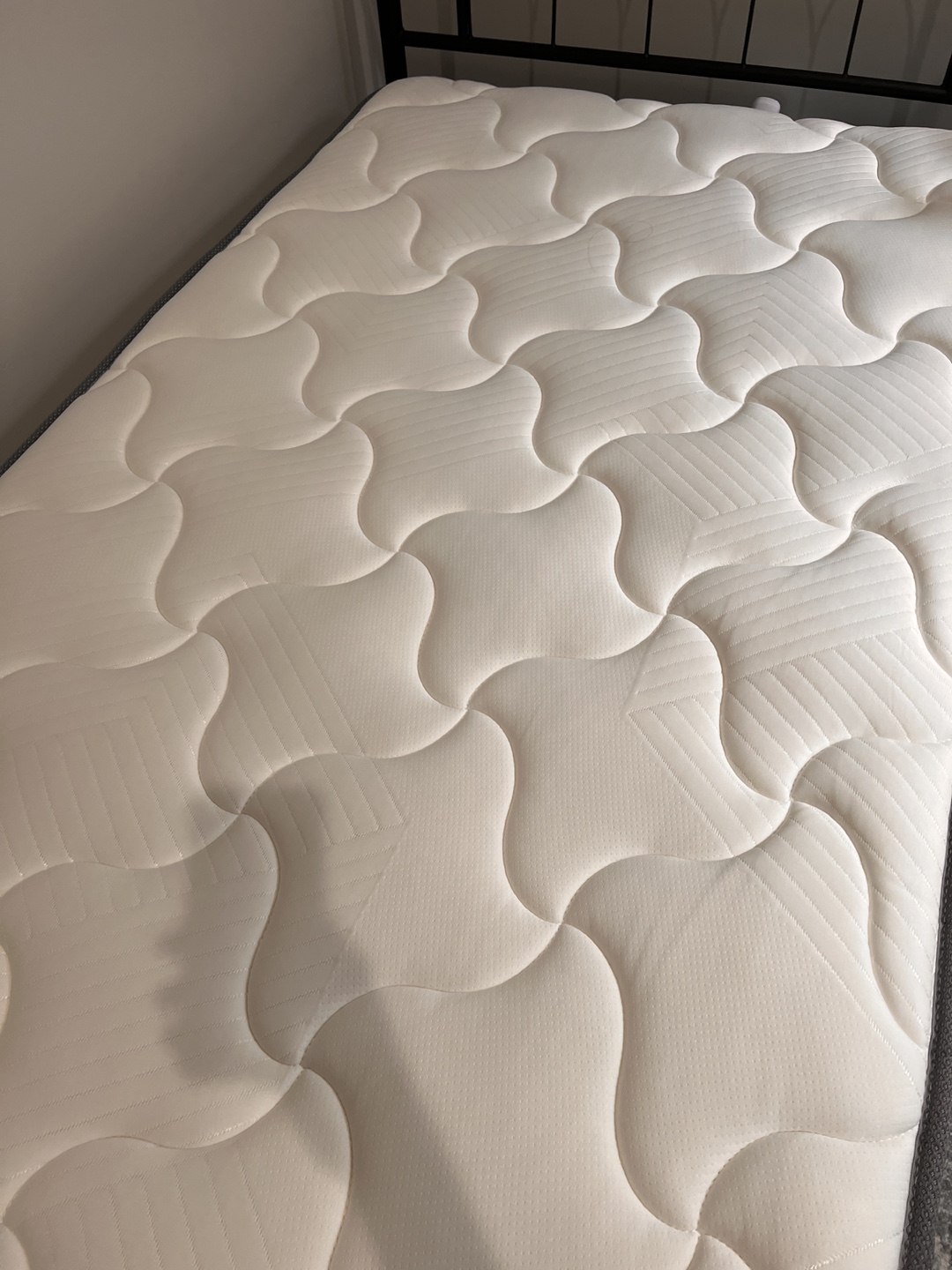 Twin XL mattress Excellent condition - photo 2