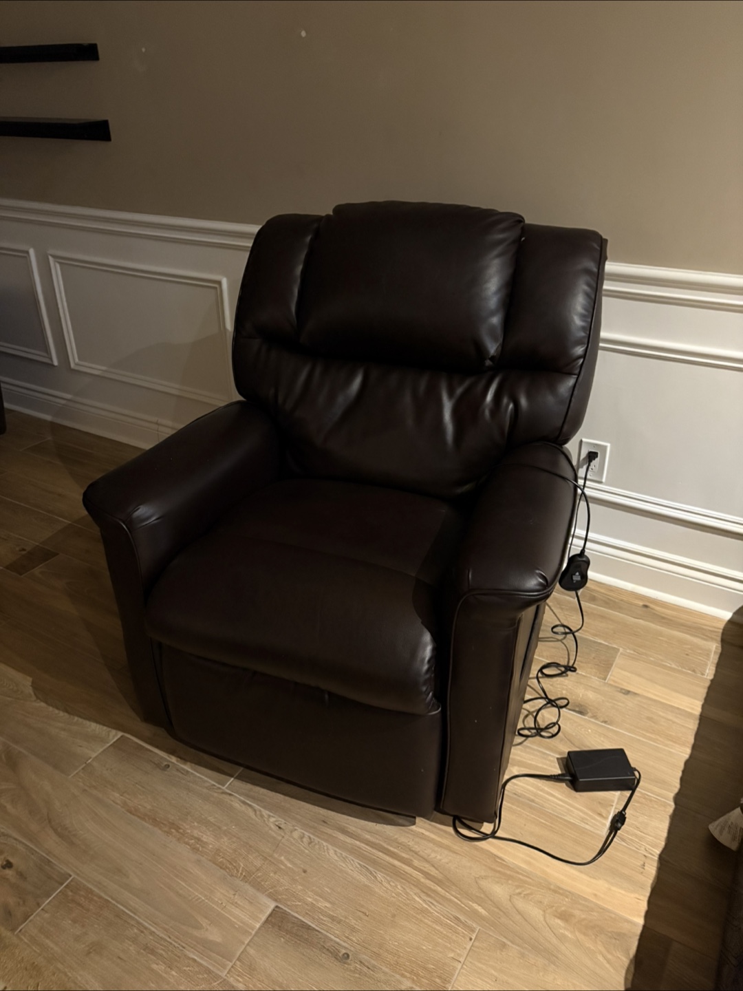 LAZYBOY Dark brown electric recliner armchair
