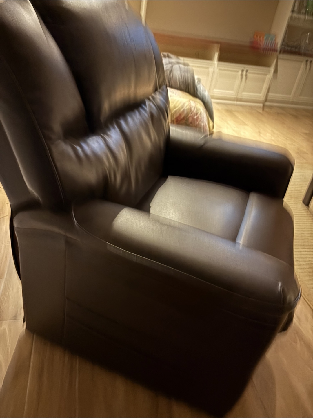 LAZYBOY Dark brown electric recliner armchair - photo 3