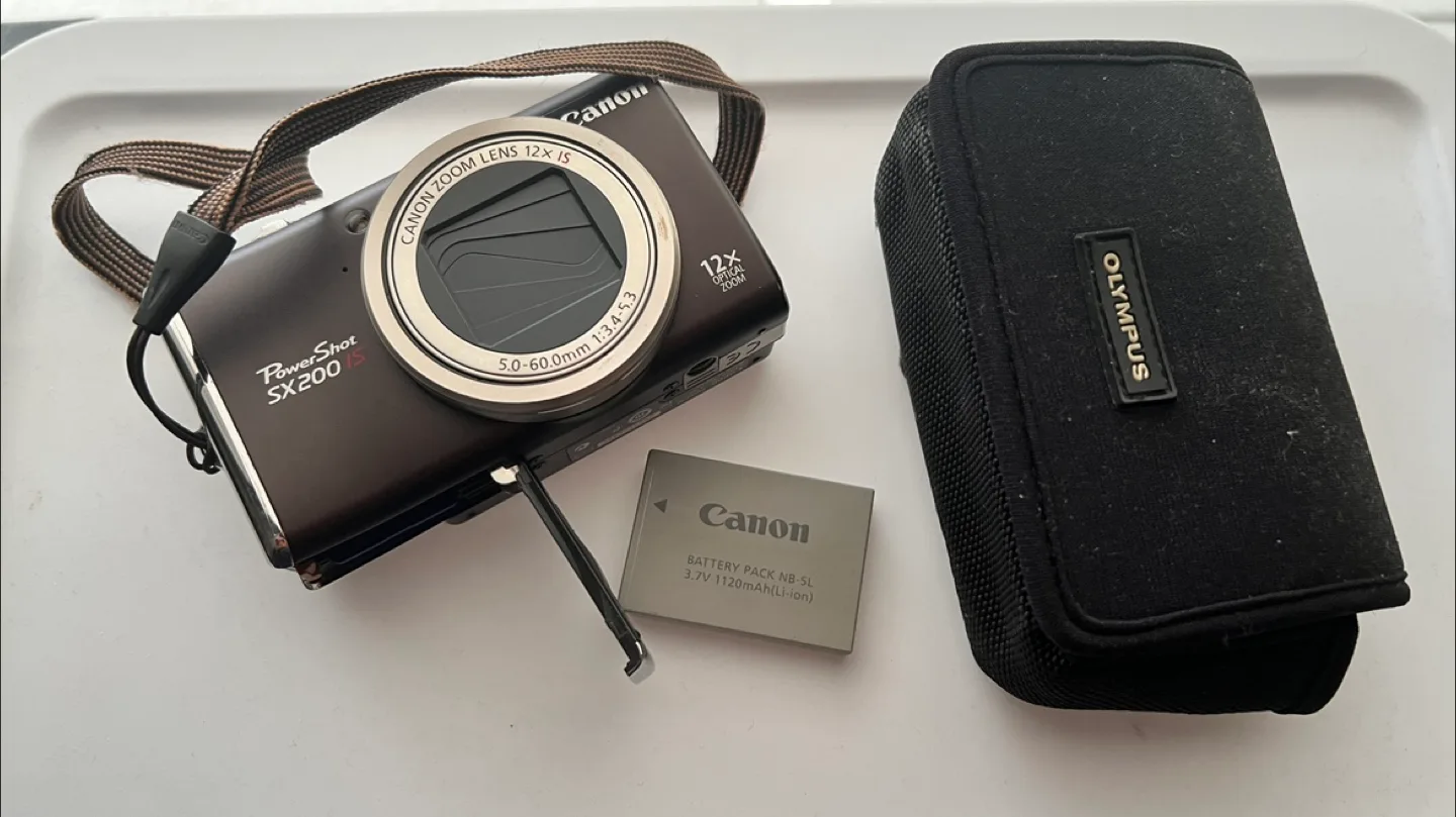 Canon PowerShot SX200 IS Digital Camera thumbnail