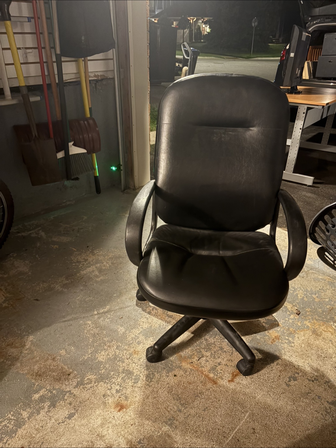 Black Office Chair - photo 2