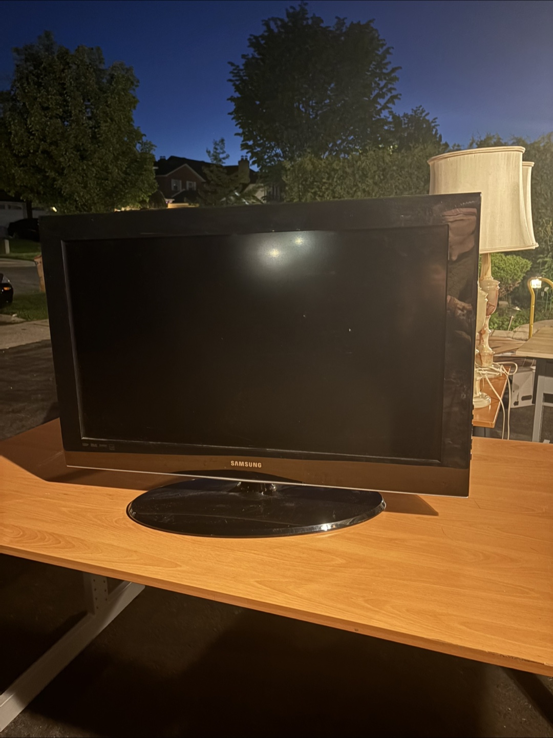 Samsung Flat Screen TV - photo 2