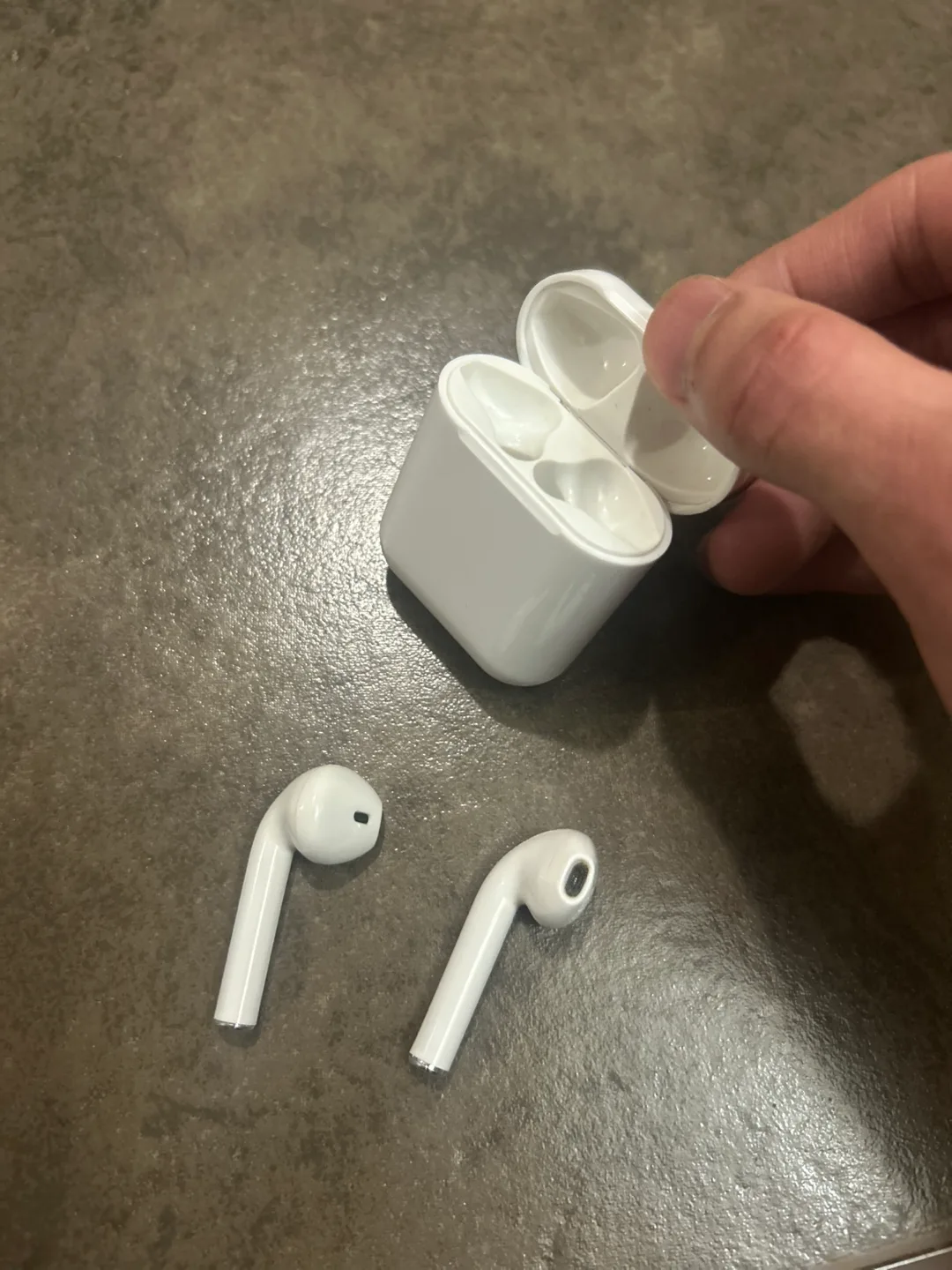 Wireless Earbuds with Charging Case image indicator(2)