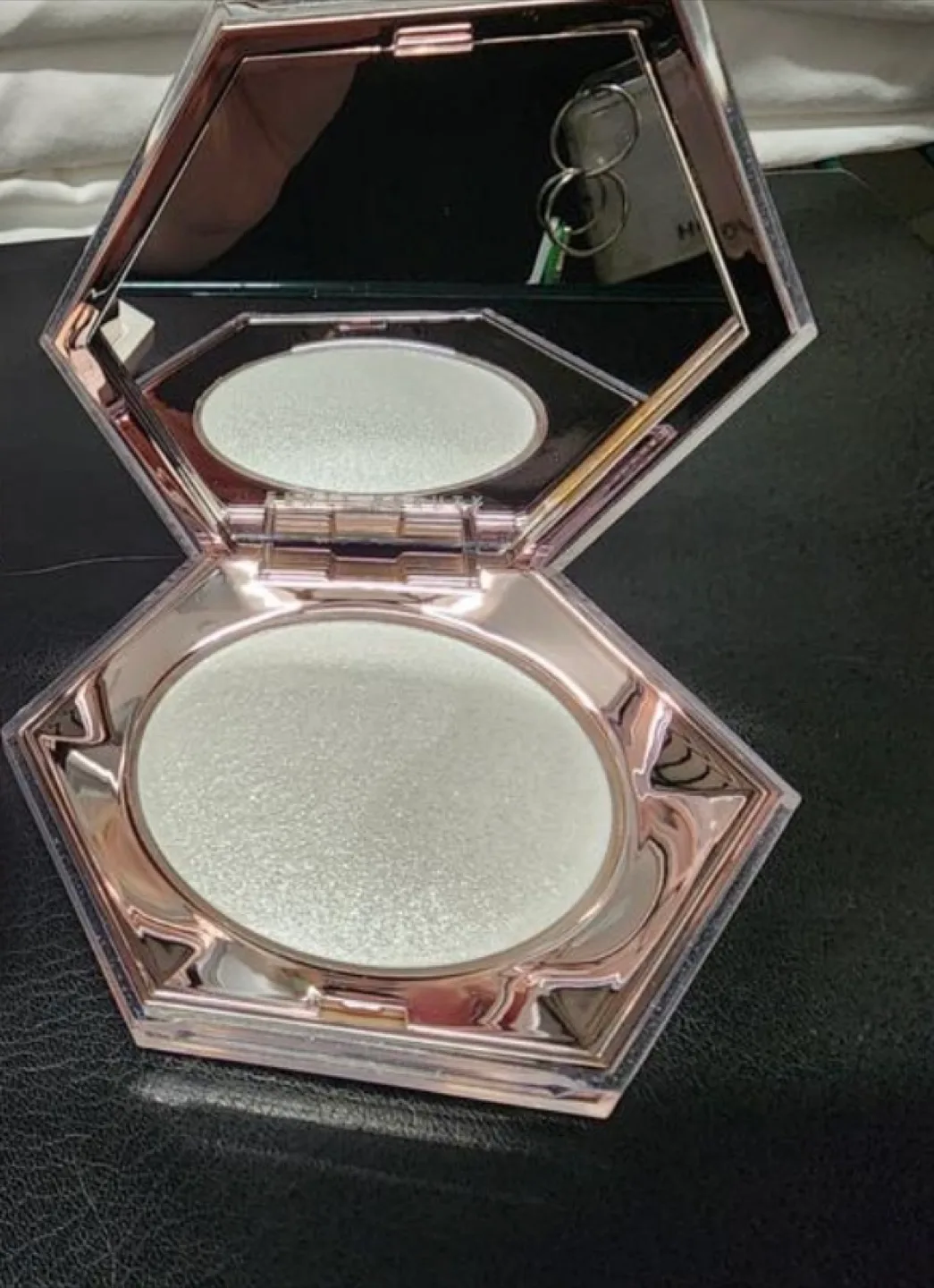 Fenty Beauty Diamond Bomb All Over Diamond Veil image indicator(2)