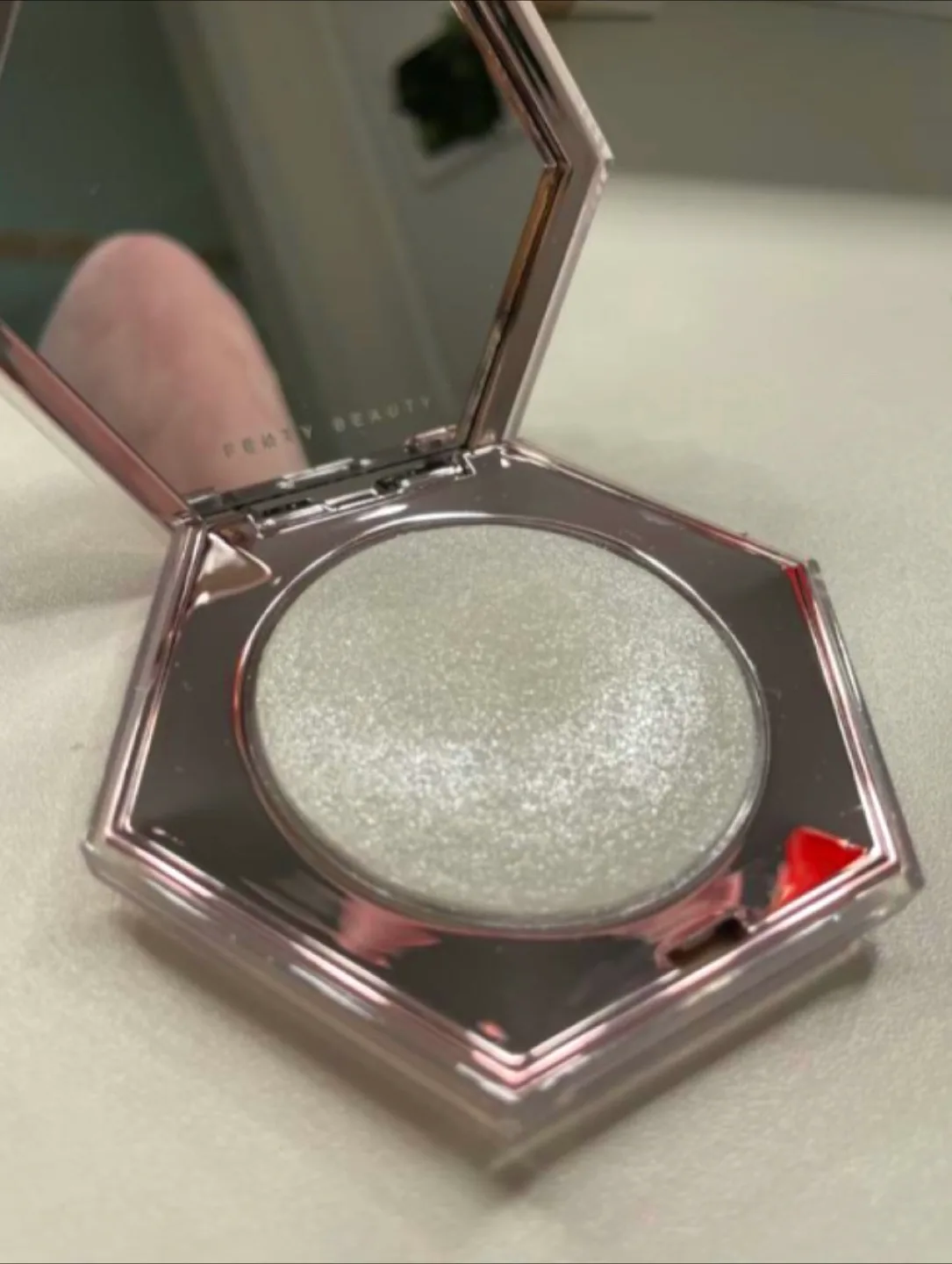 Fenty Beauty Diamond Bomb All Over Diamond Veil image indicator(8)