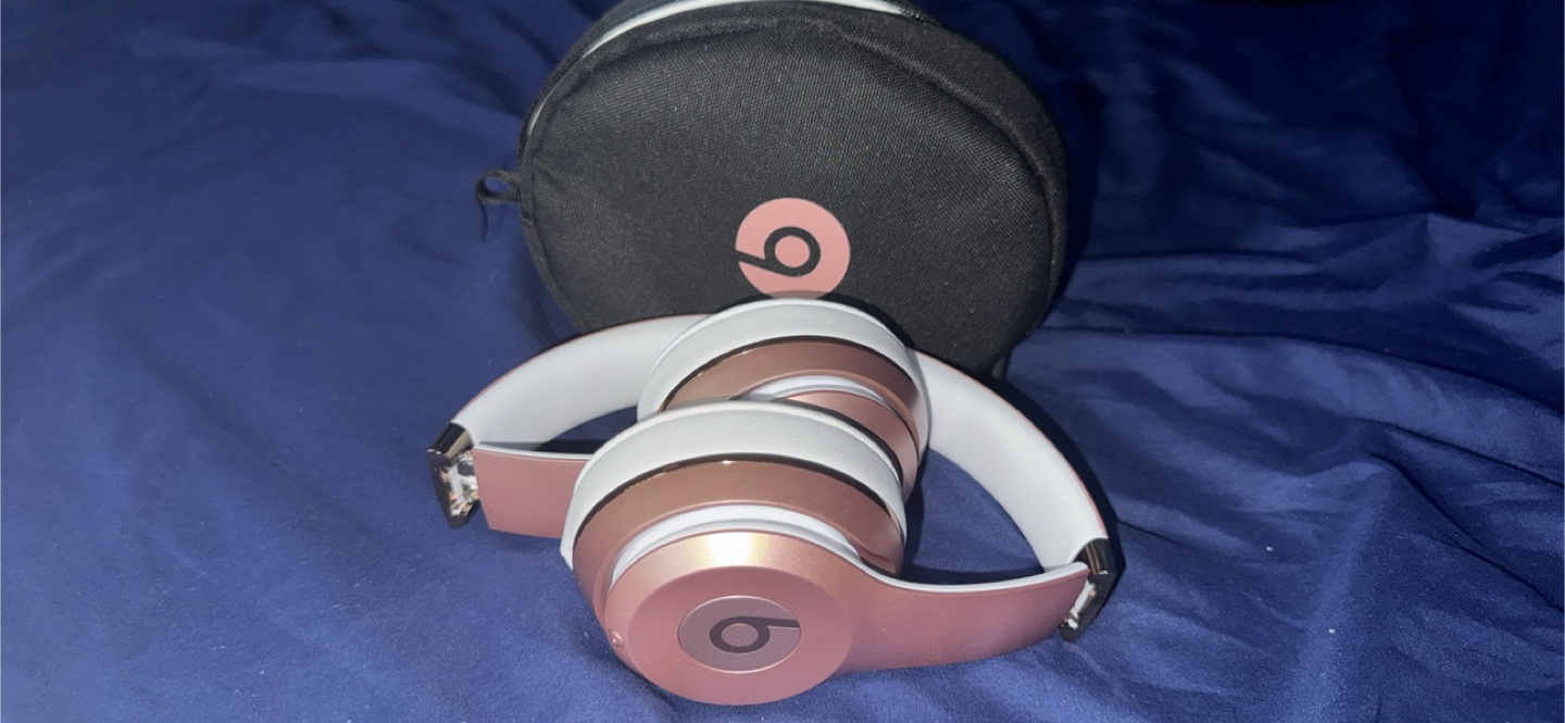 Beats solo3 Wireless Headphones with Case