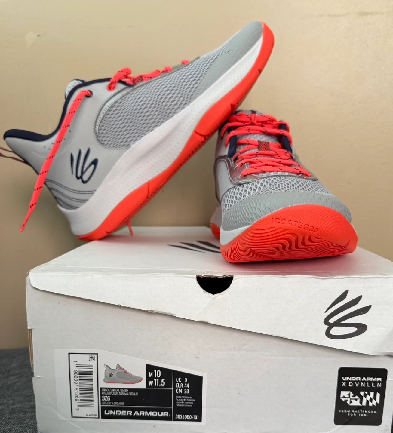 Under Armour (curry) Athletic Shoes thumbnail