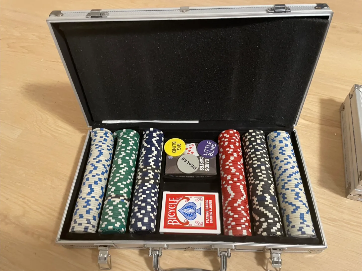 Aluminum Poker Chip Set Case thumbnail