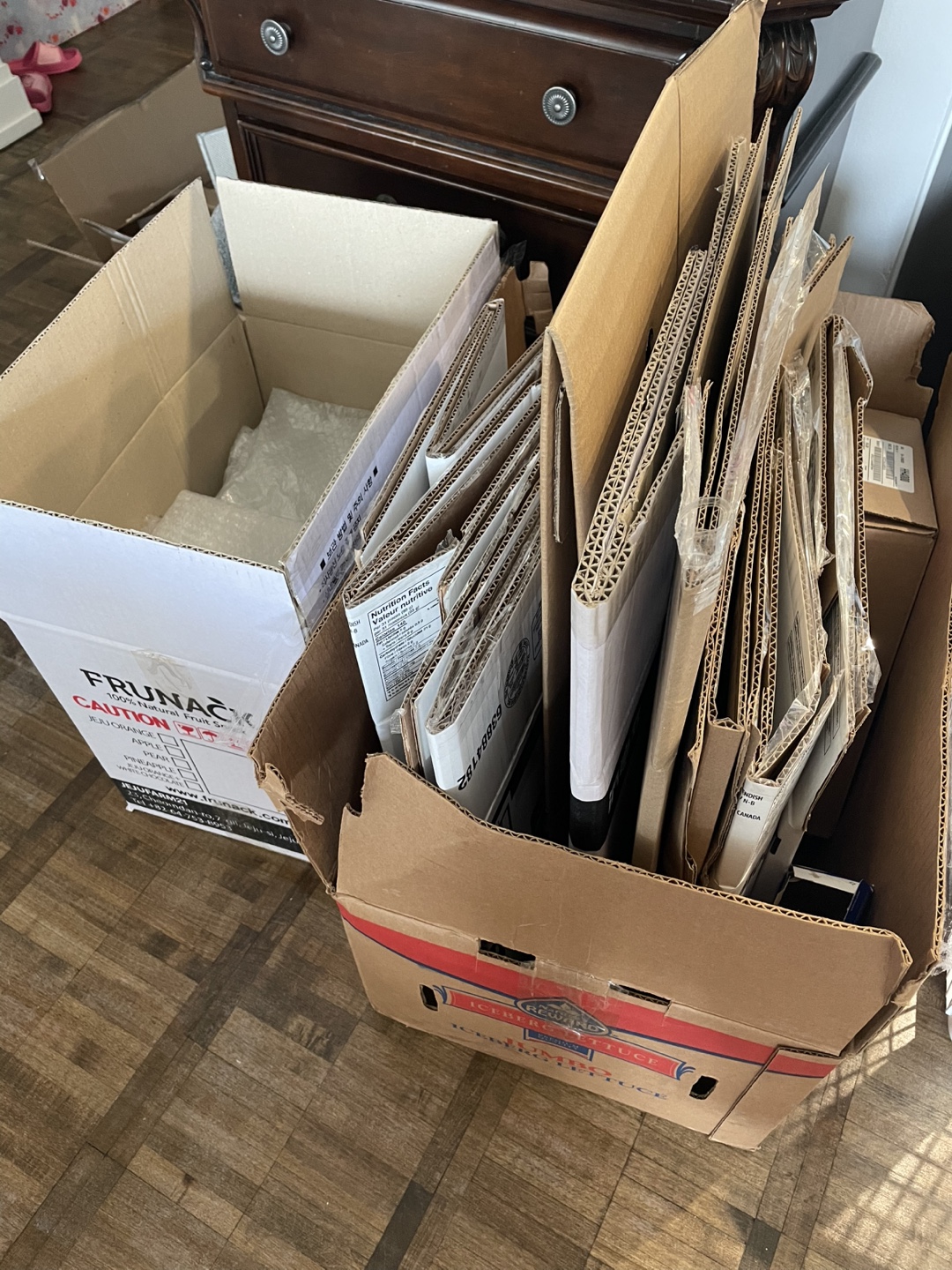 Two boxes of Cardboard Boxes and Bubble wraps for moving