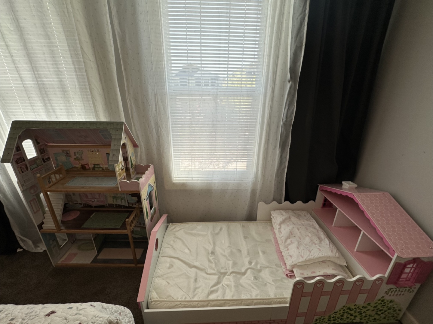 KidKraft toddler bed and doll house - photo 3