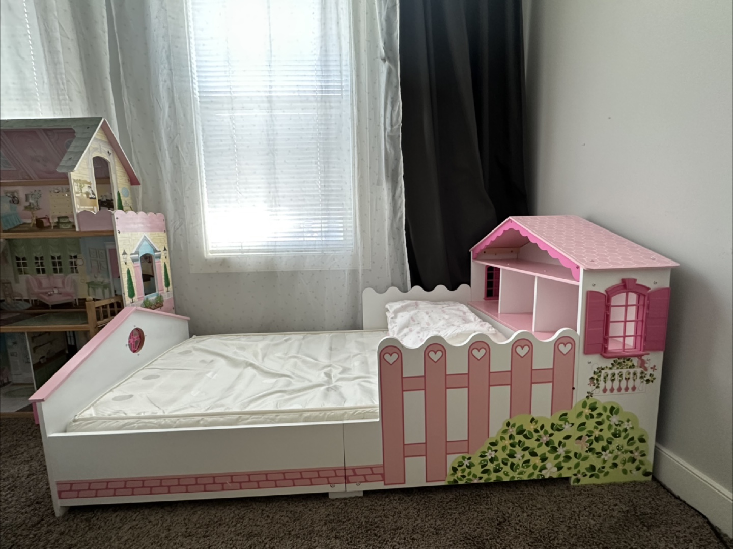 KidKraft toddler bed and doll house - photo 2
