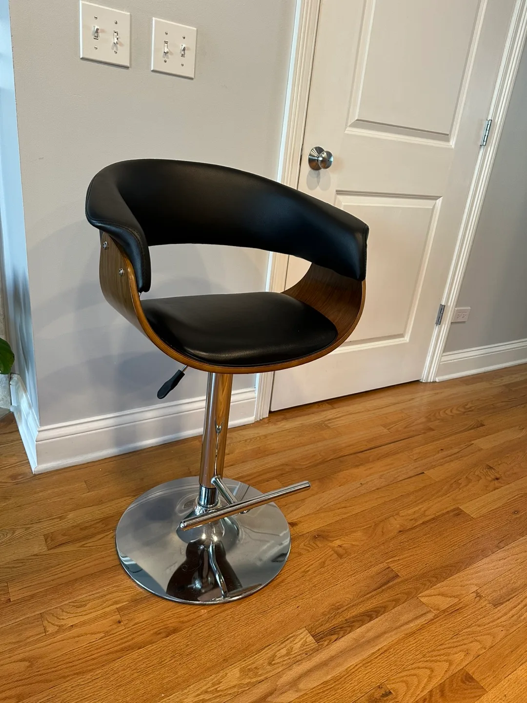 Modern Swivel Bar Stool thumbnail