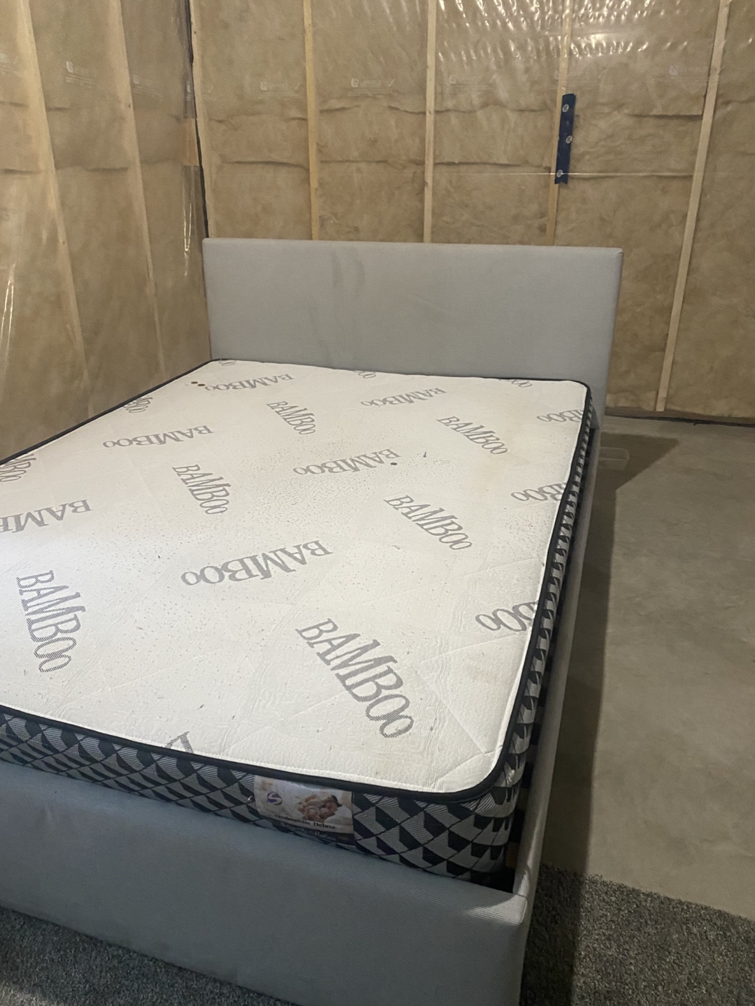 Queen Size Bed Frame with Mattress - photo 3