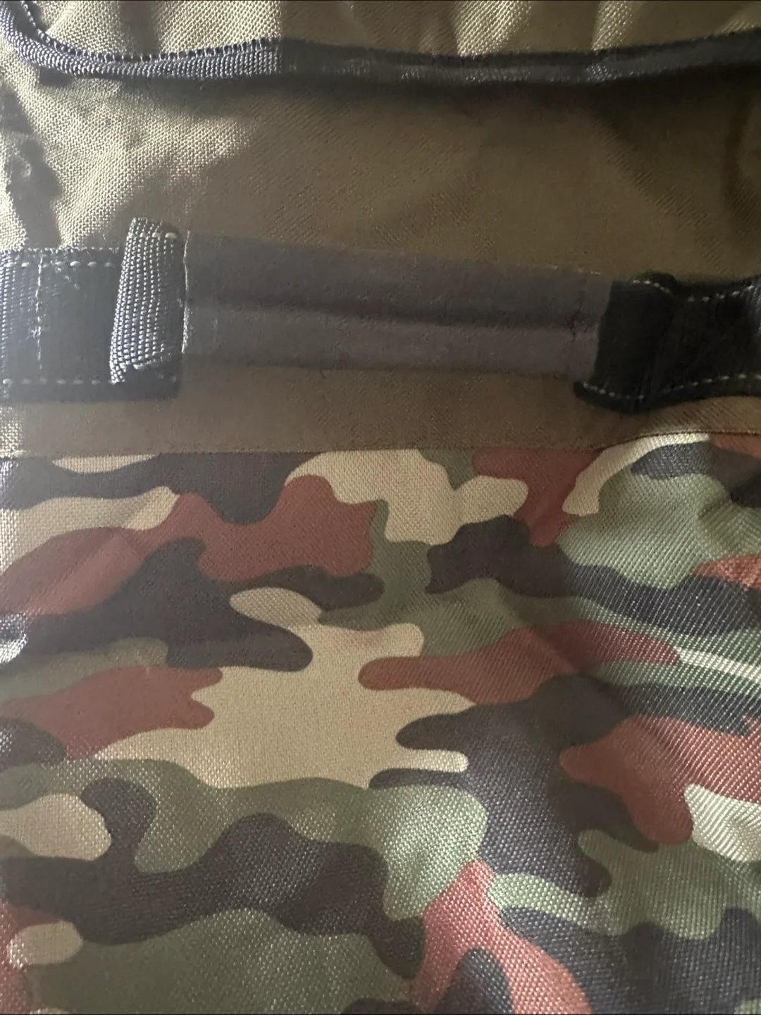 Large Camouflage Cooler Bag image indicator(5)