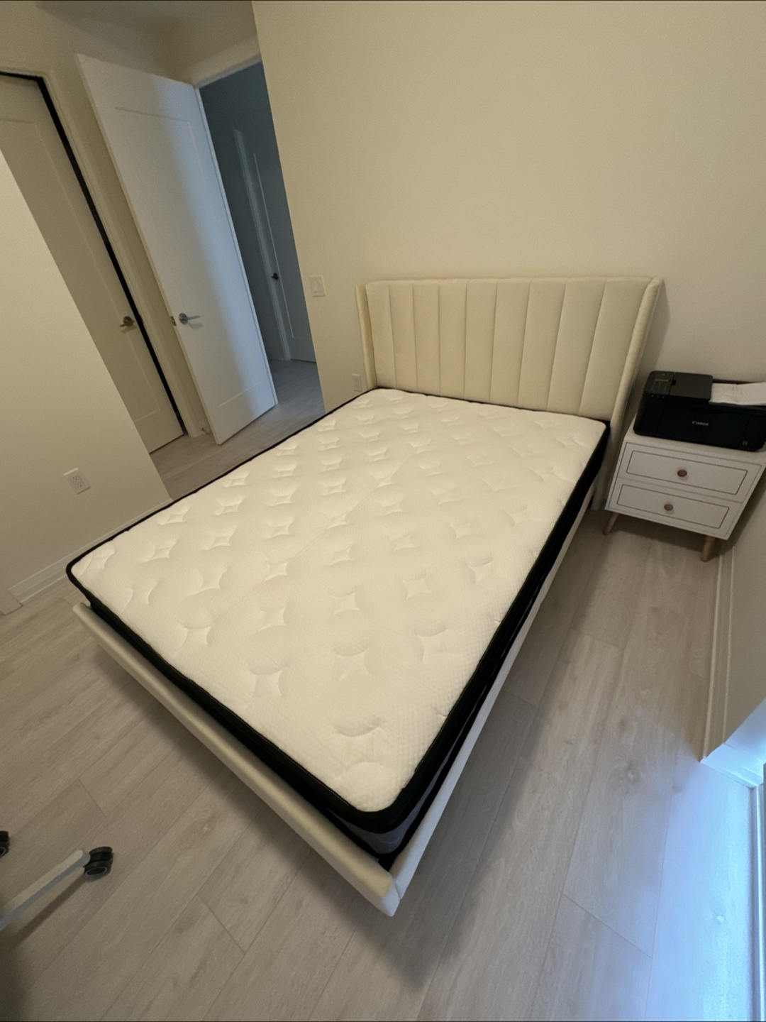 Must go - New Full bed frame with headboard-not even used once - photo 5