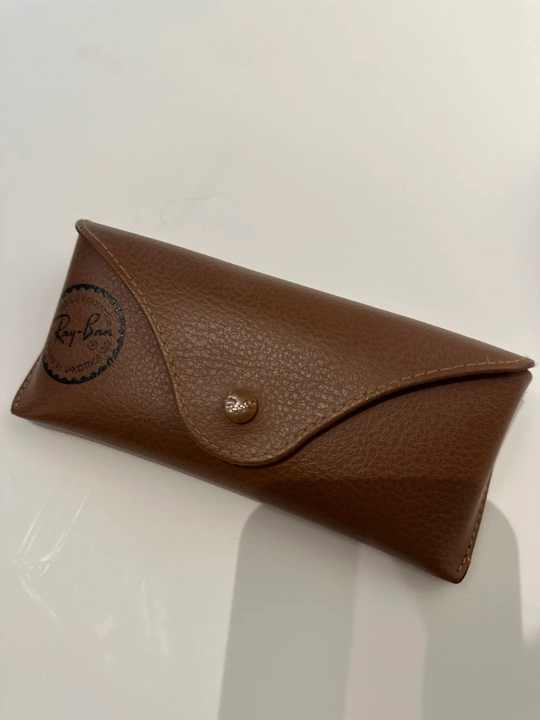 Ray-Ban Sunglasses with Case image indicator(3)