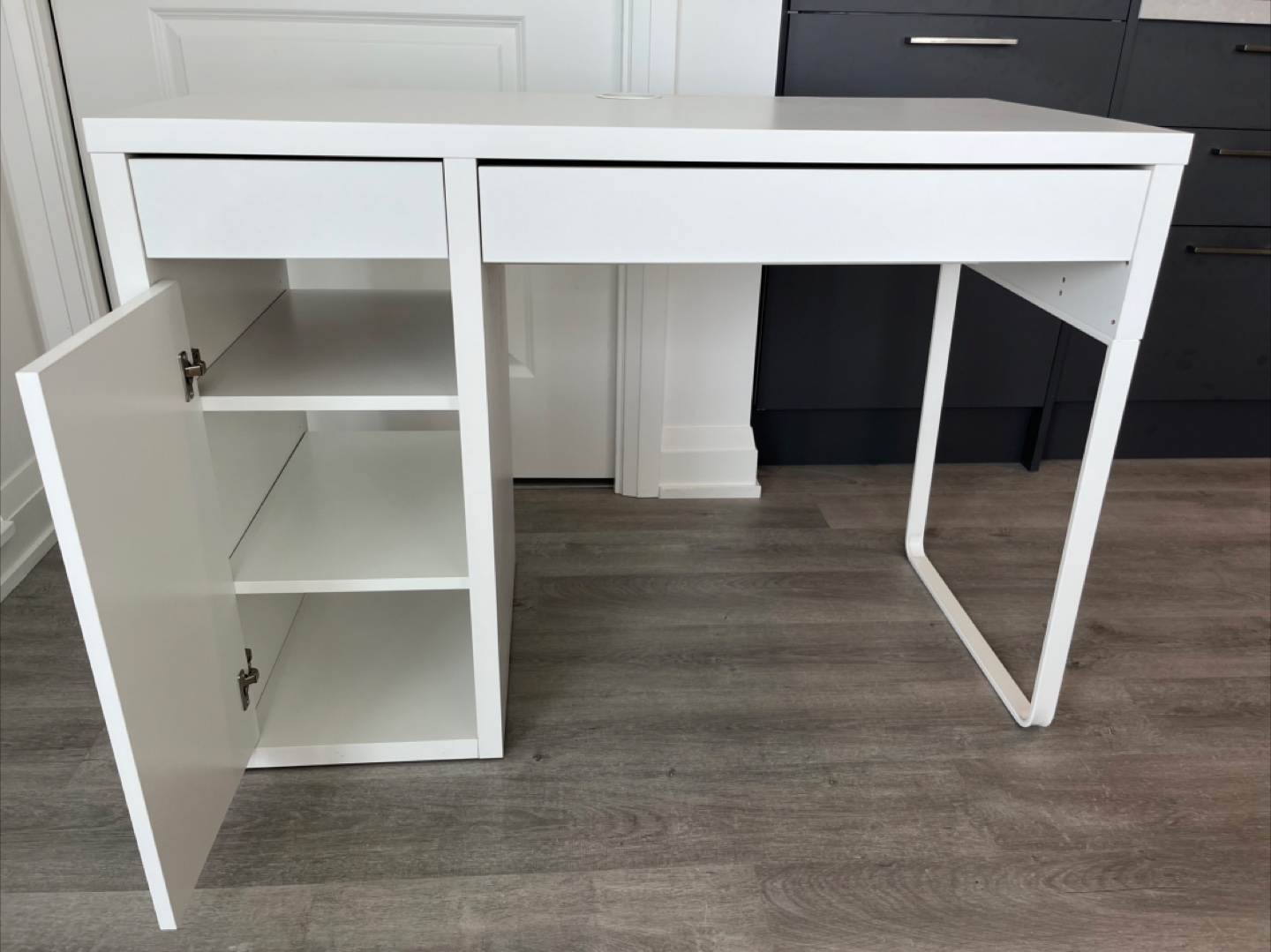 White Desk with Drawers and Shelves - photo 2