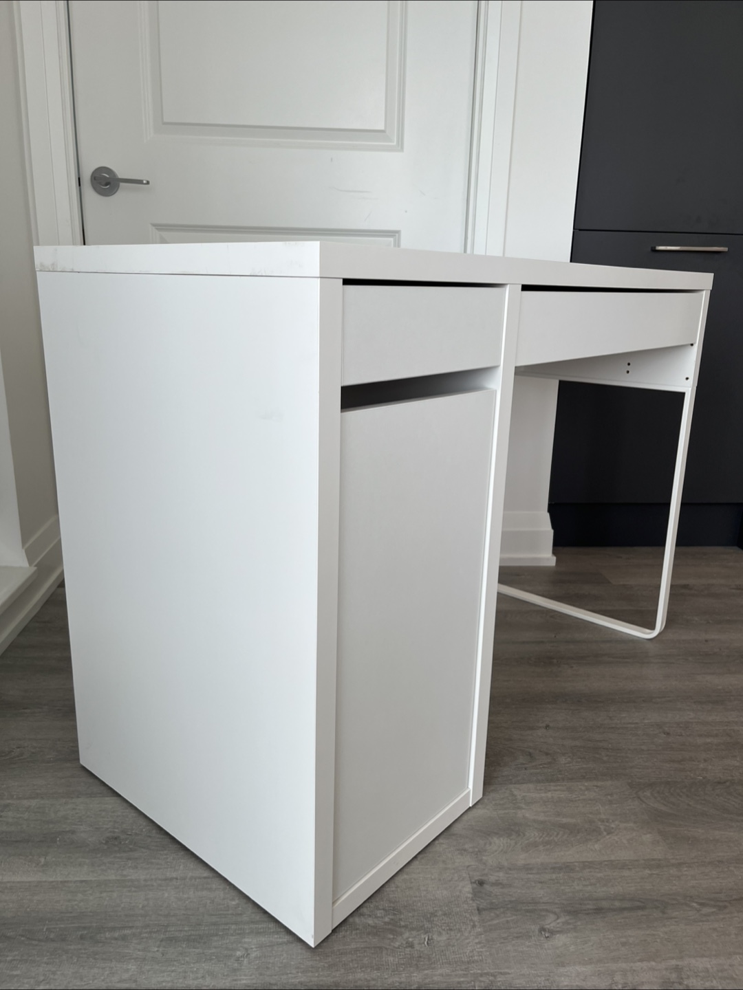 White Desk with Drawers and Shelves - photo 3