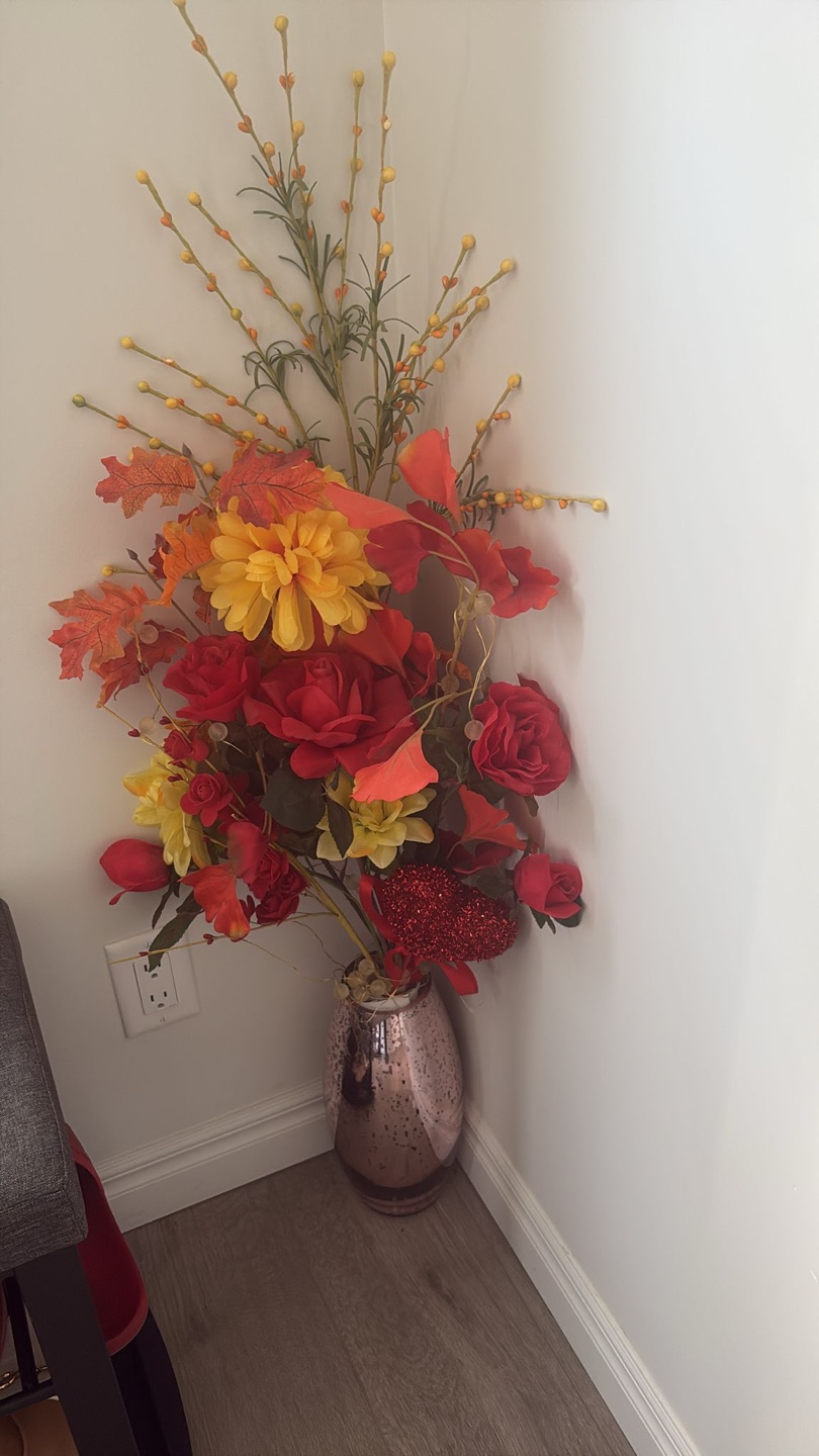 Paintings and Flower Vase with Lights - photo 2