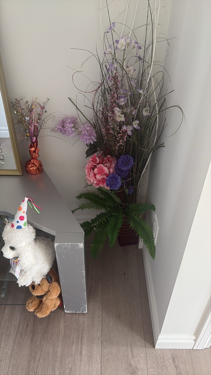 Paintings and Flower Vase with Lights - photo 3
