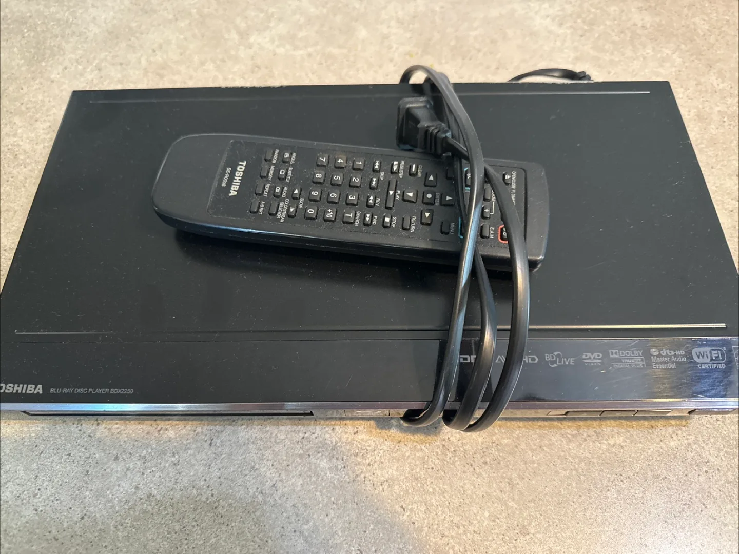 Toshiba Blu-Ray Disc Player With Remote thumbnail